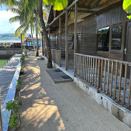 Mooi Park Hotel Sorong Exterior photo