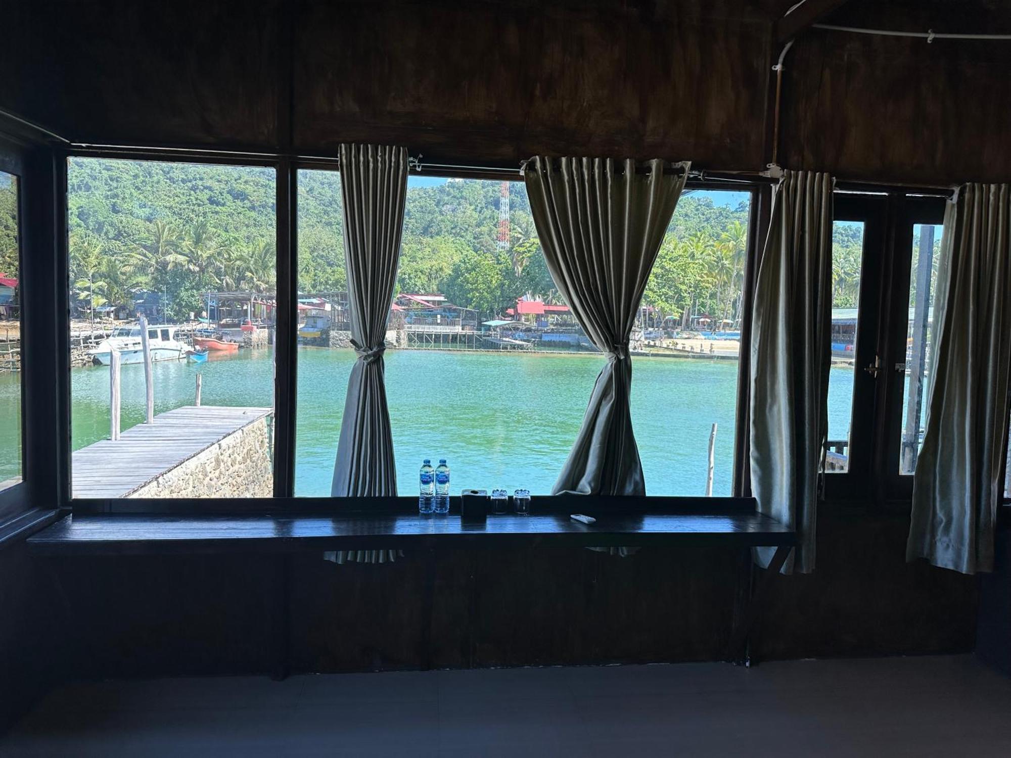 Mooi Park Hotel Sorong Exterior photo